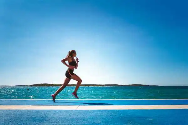 Woman running showing strong leg muscle Stoulton